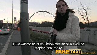 FakeTaxi - Zsenge ápoló csajszi kamatyol a taxiban