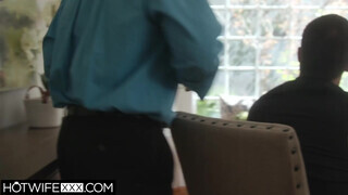 HotwifeXXX - Bunny Colby a férje előtt kúrel