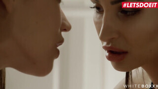 White Boxxx - Alyssia Kent és Alyssa Reece a csinos román lányok