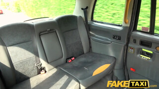 Fake Taxi - Rhiannon Ryder pöcst akar a hátsójába