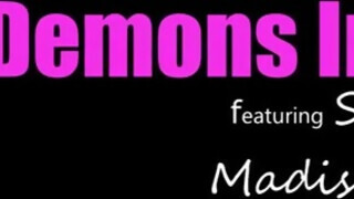 Scarlett Mae és Madison Summers édeshármasban közösülnek