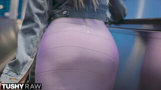 TUSHY RAW - Pristine Edge a bombázó tini milf
