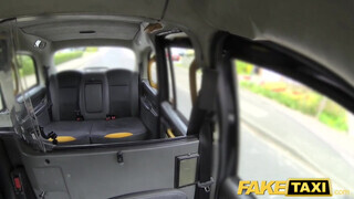 Fake Taxi - Hatalmas picsájú spanyol milf popsiba kúrva