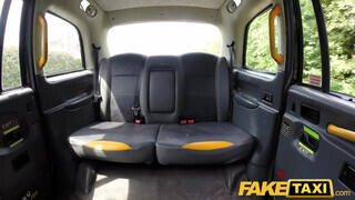 Fake Taxi - Ashleigh Devere a termetes cickós csajszika