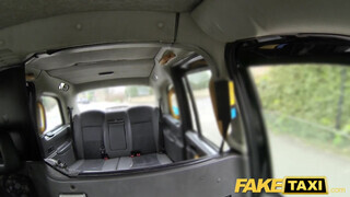 Fake Taxi - ausztrál gádzsi a szabadban is kedveli csinálni
