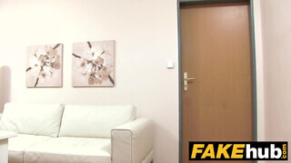 Fake Agent - elálló fülű vörös pipi