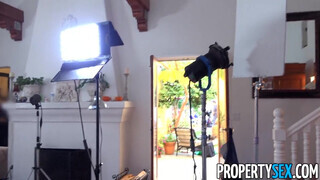 PropertySex - Riley Reid mint ingatlanos fiatal nőci