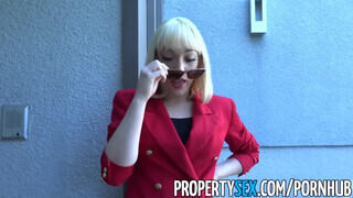 PropertySex - piros blézer és szőrös vagina