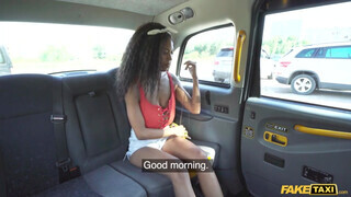Fake Taxi - Tina Fire a óriási csöcsű csoki gádzsi