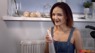 18videoz - Olivia Trunk kipróbálja ánuszba is
