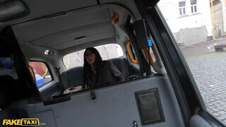 Fake Taxi - Mali Ubon a szexi kolumbiai bige