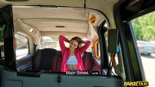 Fake Taxi - Sportos csajszi megrakva a taxiban