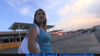 PublicAgent - szegény szuka tényleg azt hiszi modell lehet