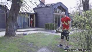 Casual Porno - rojtos pinájú fiatal bige