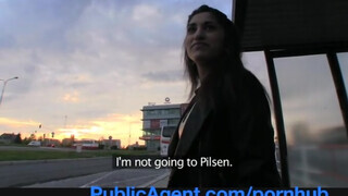 PublicAgent - csábító ázsiai csajszika felszedve a buszmegállóban