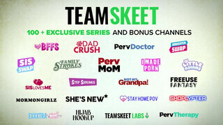 Lily Glee felizgult ha farkat szop - SisLovesMe