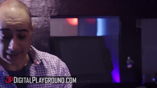 Digital Playground - Aidra Fox alaposan megdöngetve