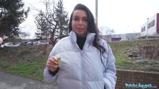 Public Agent - Arish a termetes cickós ukrán milf