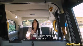 Fake Taxi - Megan Fiore a szexi méretes csöcsű gádzsi