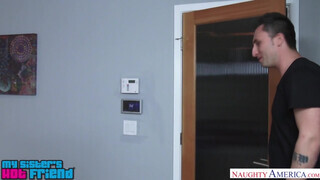 Abby Paradise a óriási fenekű tinédzser - Naughty America
