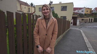 Public Agent - Marsianna Amon a gigantikus cicis maca