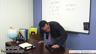 Josie Jagger a tanárral kamatyol - Naughty America