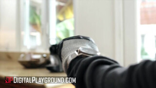 Digital Playground - Alina Lopez kinyalva és megkettyintve