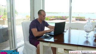 Michelle Martinez a cuki latina tinédzser - Naughty America