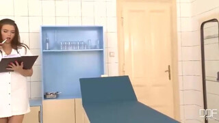 Csöcsös nővérke análba kurelva