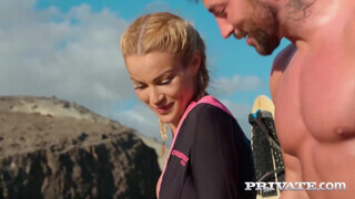 Private com - Cherry Kiss a bűbájos szörfös maca