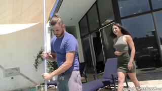 Abella Danger a hapekja előtt közösül