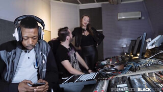PrivateBlack - Stacy Cruz élvezi a termetes pélót