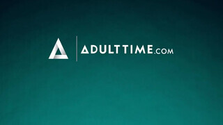 21 SEXTURY - Monika Fox megkettyintve punciba és seggbe is