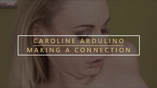 Caroline Ardulino fiatalabb csávóval kamatyol