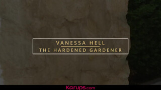 Karups - Vanessa Hell a pici tőgyes milf