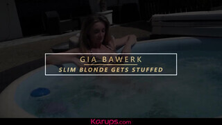 Karups - Gia Bawerk a izgató világos szőke milf