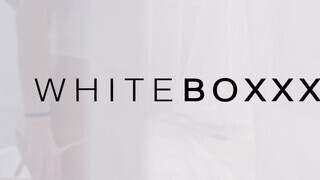 WHITEBOXXX - Francys Belle a méretes kannás pipi
