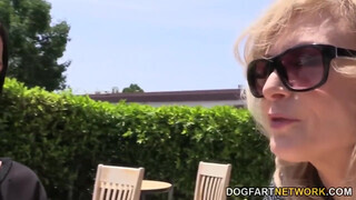 Nina Hartley és Raven Bay meg a barna fickó