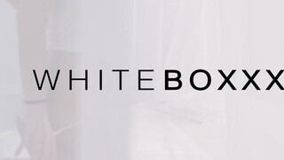 WHITEBOXXX - Sarah Kay finom hancúrozása