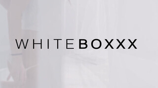 WhiteBoxxx - Oxana Chic vaginája megdöngetve