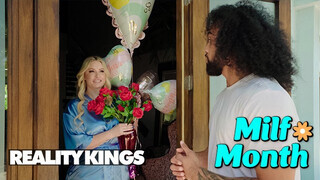 REALITY KINGS - Jenna Starr a óriási fenekű mami