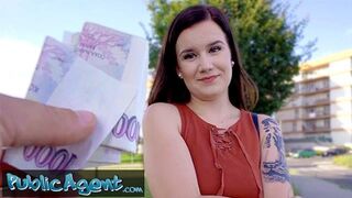 Szexi pici Eliss meztelenül pózol amatőr fotózáson