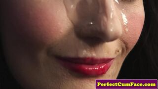 Fullos csipkés szépség gigantikus adag arcon