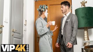 Az érett világos szőke francia anyuci újra csábít tinédzser fickót