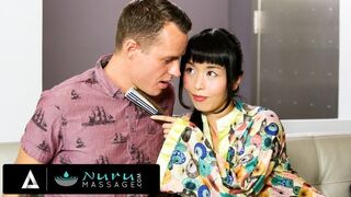 Marica Hase forró masszázsánál megtöri a óriási pöcse ügyfelétől