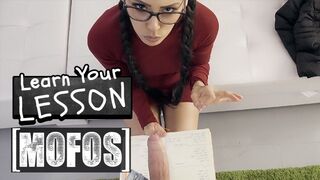 Andreina Deluxe vizsgára tanul, jordi inkább a ciccseit és popsiját tanulmányozza