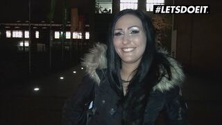 Mira grey német néger ribi kufircolja az idegent pénzért a buszon