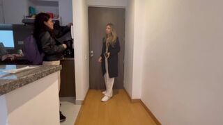 A szomszéd csajszika leszbi vágyait teljesítem hálából