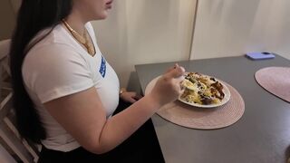 Izgató 20 éves gádzsi megbassza magát az legelső randin