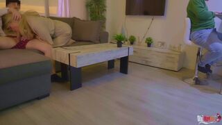 Mostohaanya leszopja a nevelő fia farkát és popsiba basszák a férje háta mögött